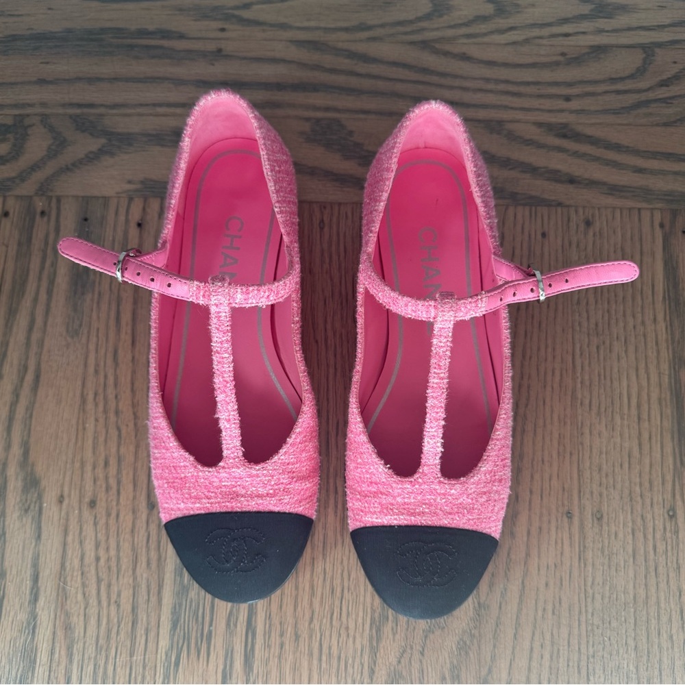 Authentic Chanel Pink Tweed Mary Jane Flats and Black Cap Toe | Size 35